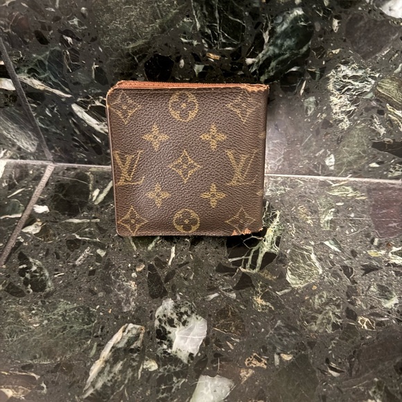 Authentic Louis Vuitton Bi-Fold - Picture 11 of 17